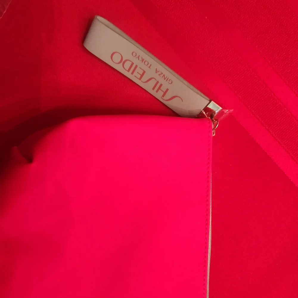 NWT Shiseido Vibrant Pink Women's Makeup Bag